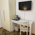 En-suite Quadruple Room-giardino A Mare Pensionat Donnalucata (Sicily)