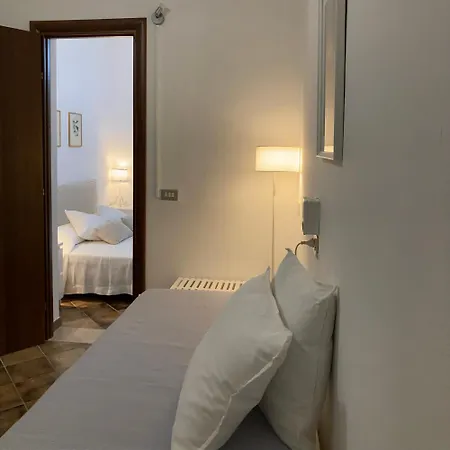Pensionat En-suite Quadruple Room-giardino A Mare